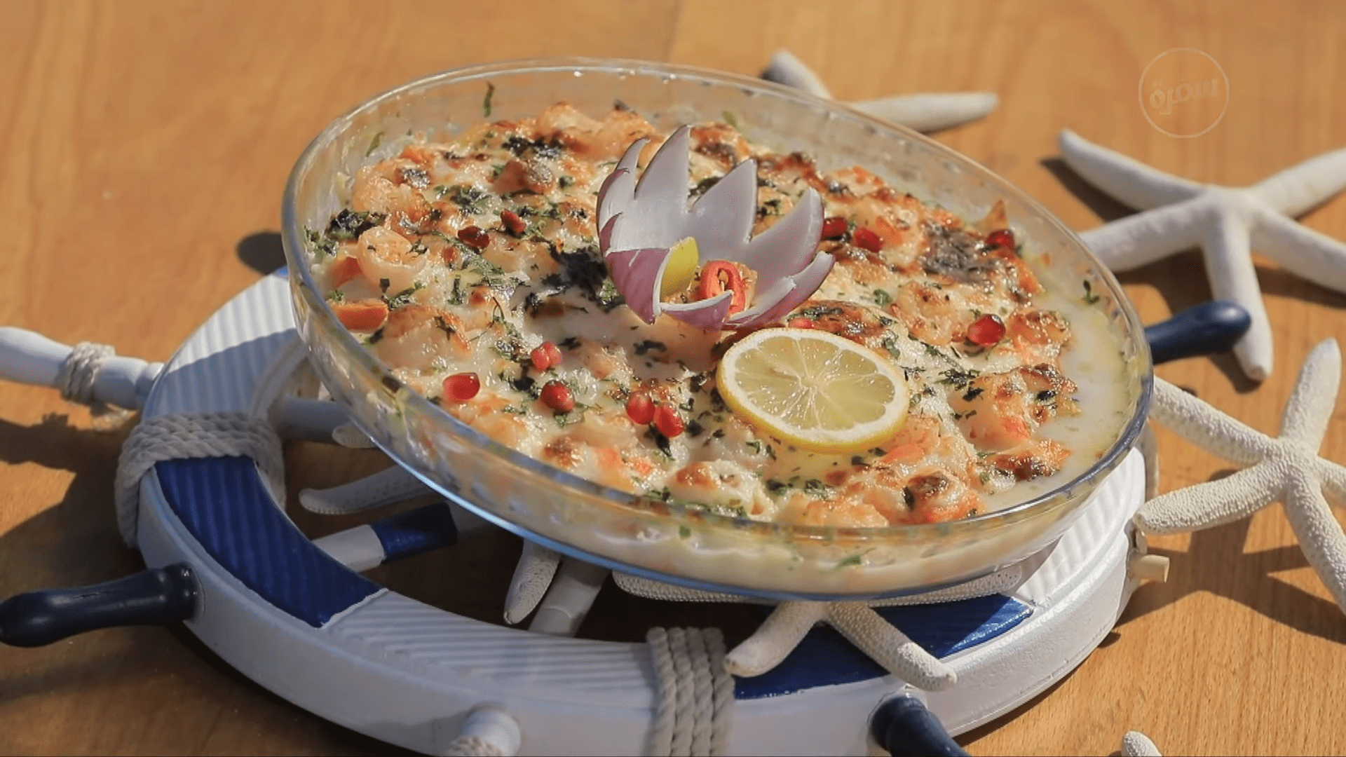 فطيرة جمبري بالبطاطا - سلطة ذرة حلوة بالجبنة الشيدر