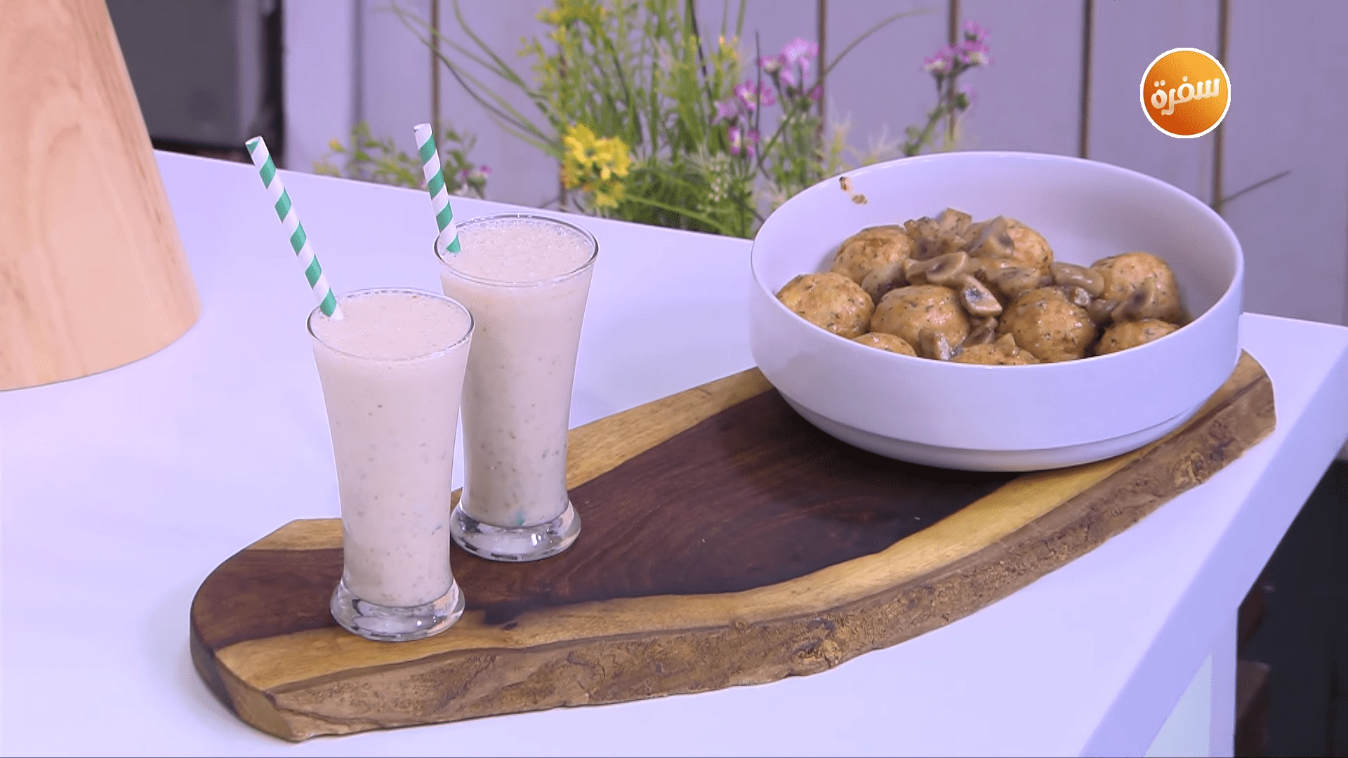 كرات الدجاج والتركي - سموزي التمر بالقرفة والموز