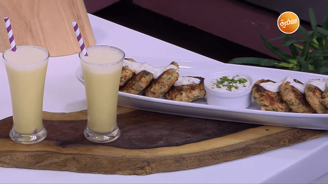 كرات السلمون بصوص التارتار - عصير أناناس بالموز