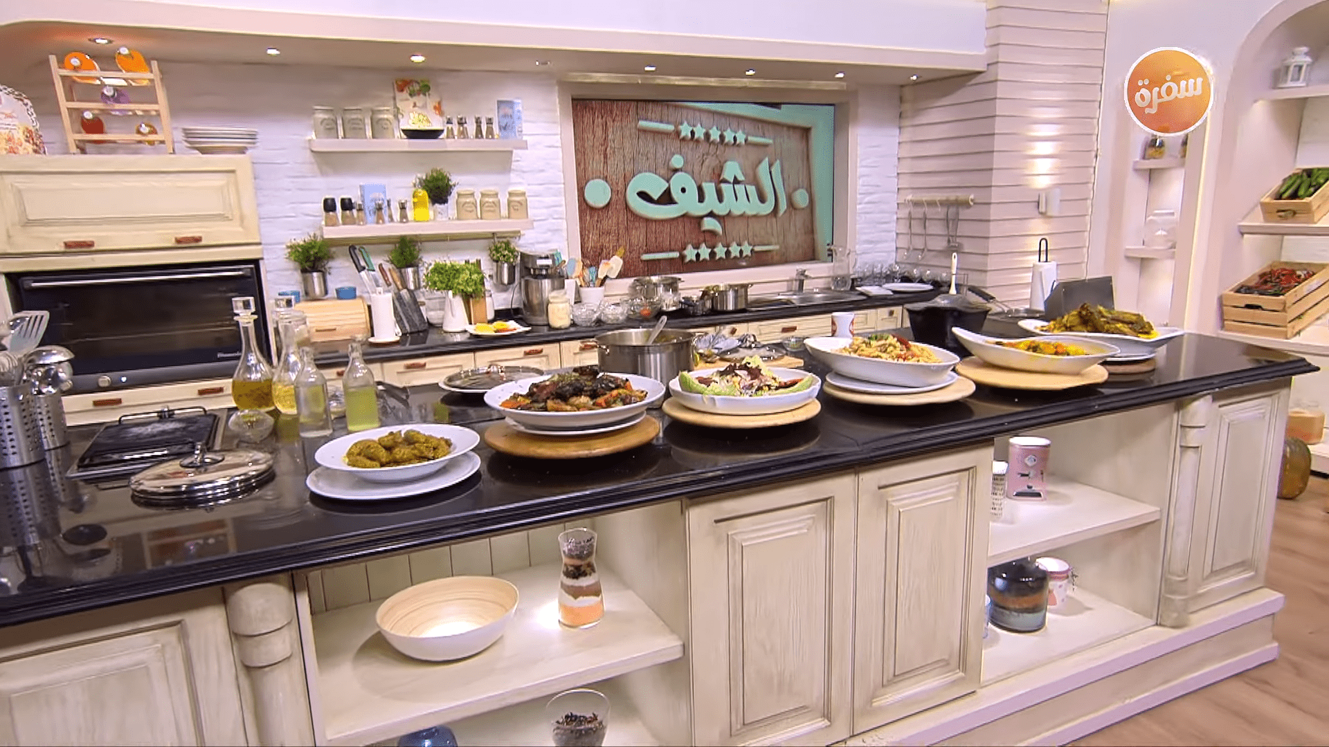 كسكسي ليبي - دجاج مشوي بدبس الرمان - مكرونة بالتركي المدخن وصوص الريكفورد