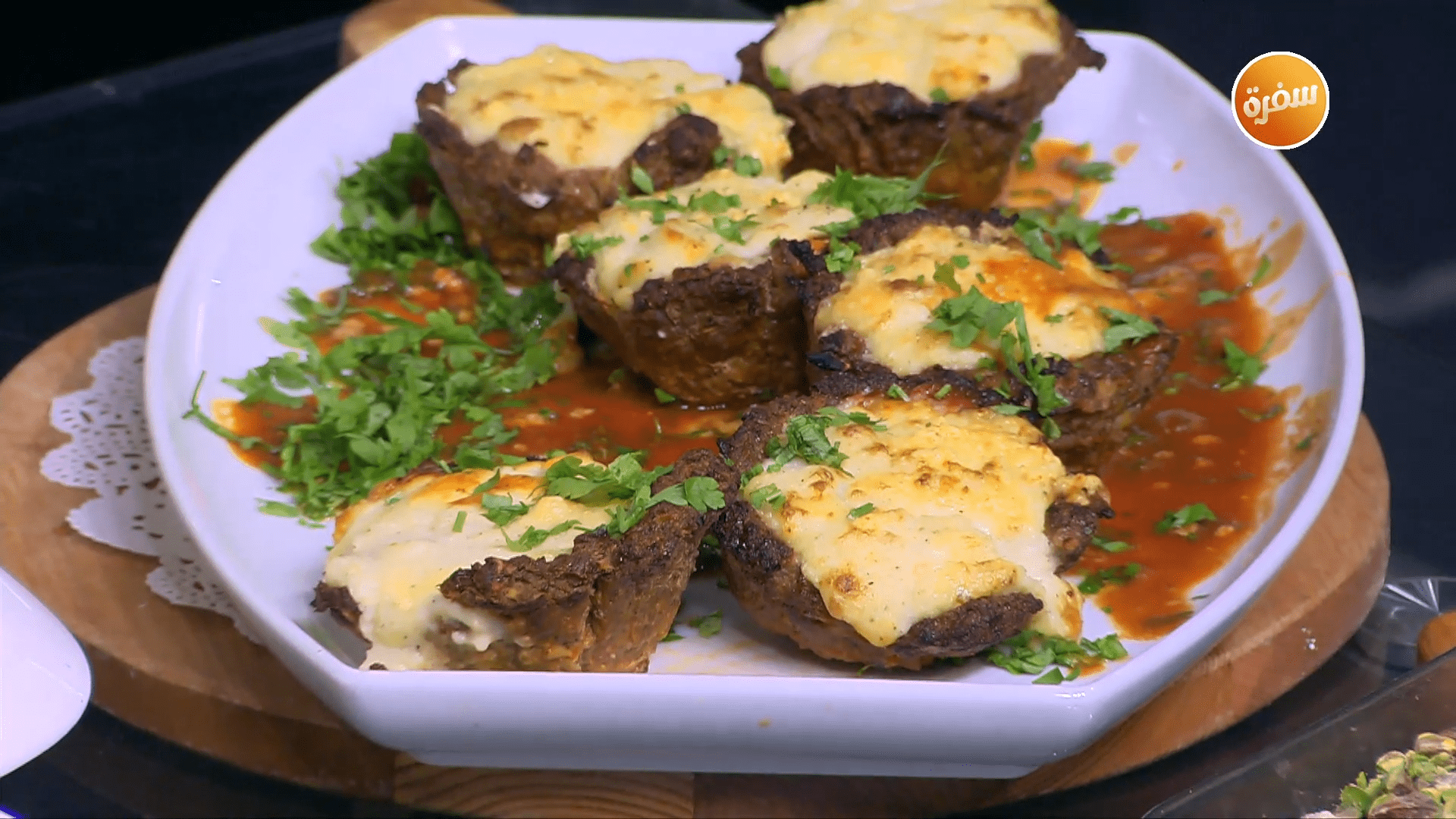 كفتة اللحمة بالبطاطس - سلطة القرنبيط - كيك البسكويت السريع