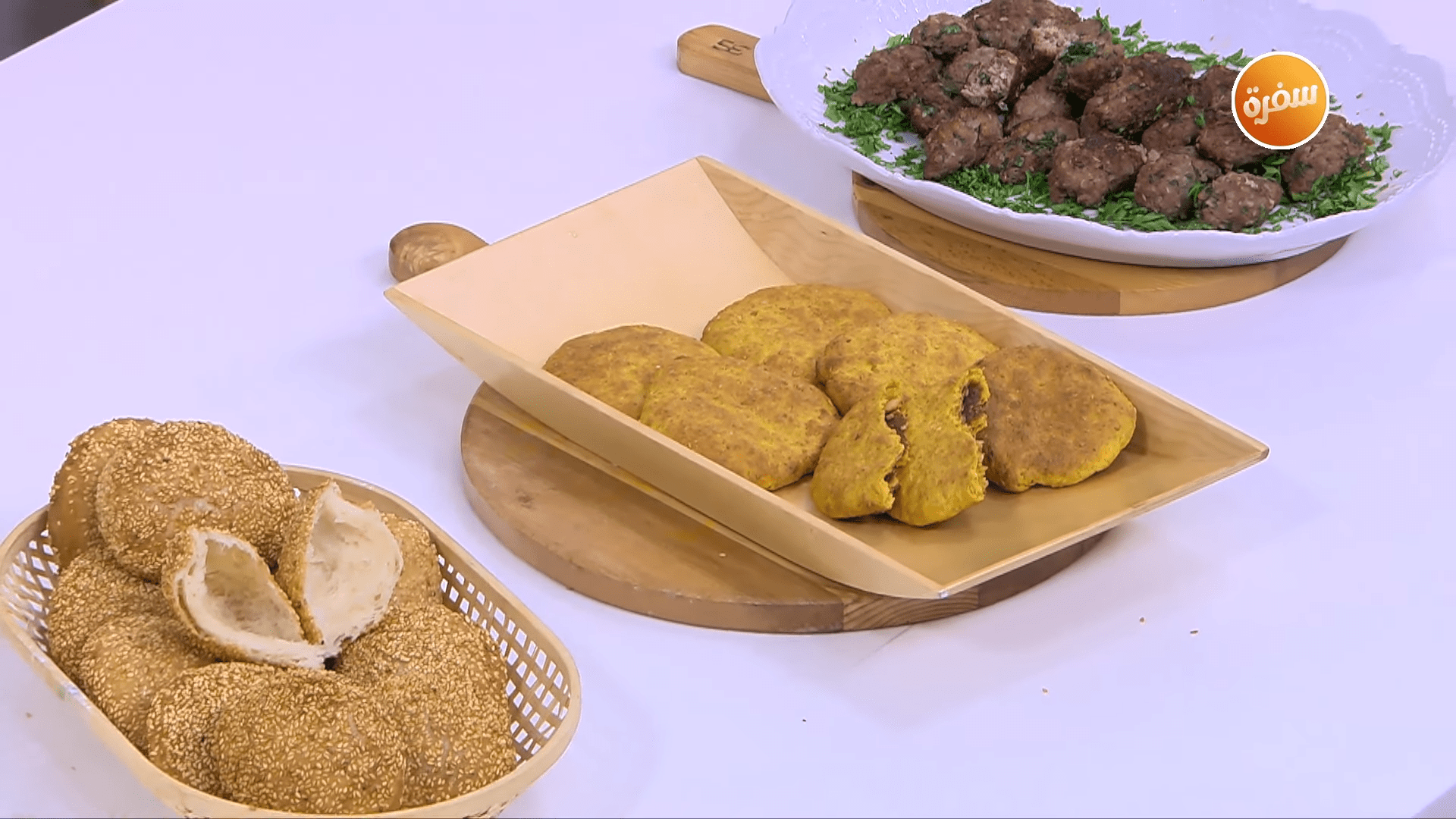 كفتة بالثوم - فريكة الشمر - خبز بالسمسم