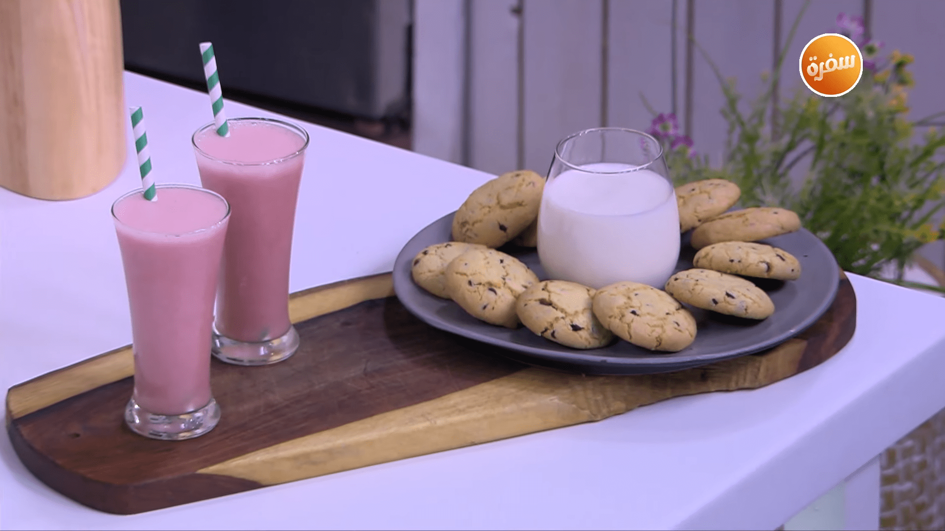 كوكيز الشوكولاتة - عصير جوافة بالرمان