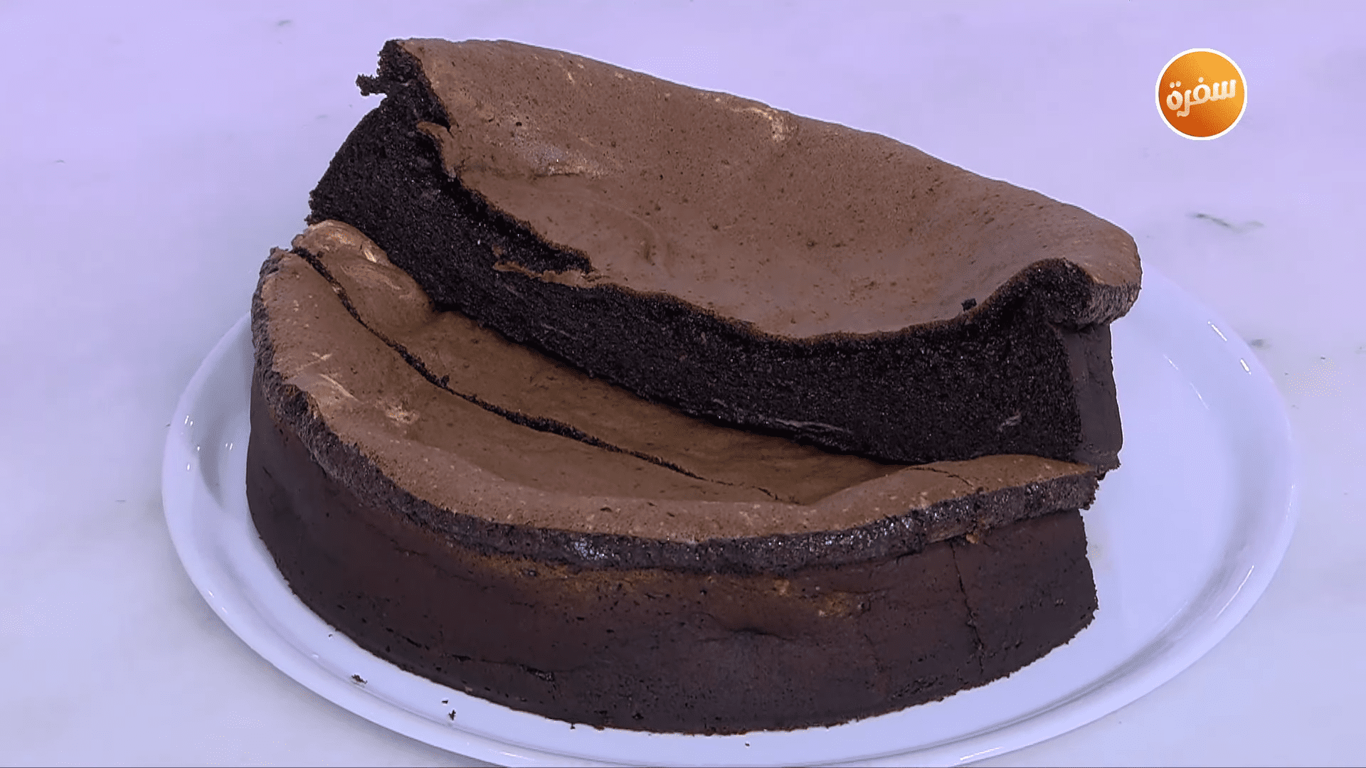 كيك إسفنجي بالشوكولاتة بدون دقيق