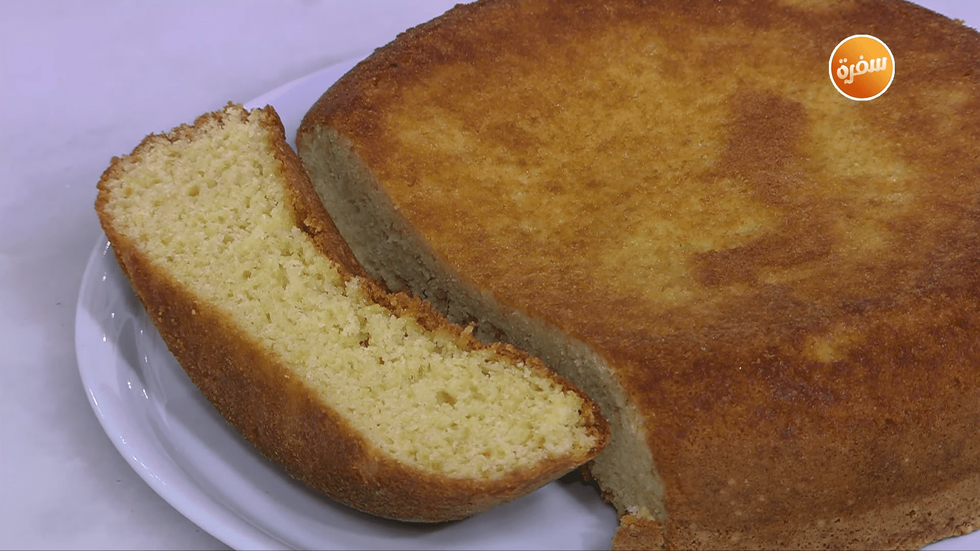 كيك الزبدة مع الحليب الساخن