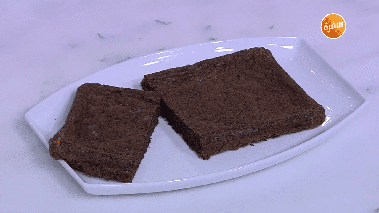 كيك إسفنجي بالبندق