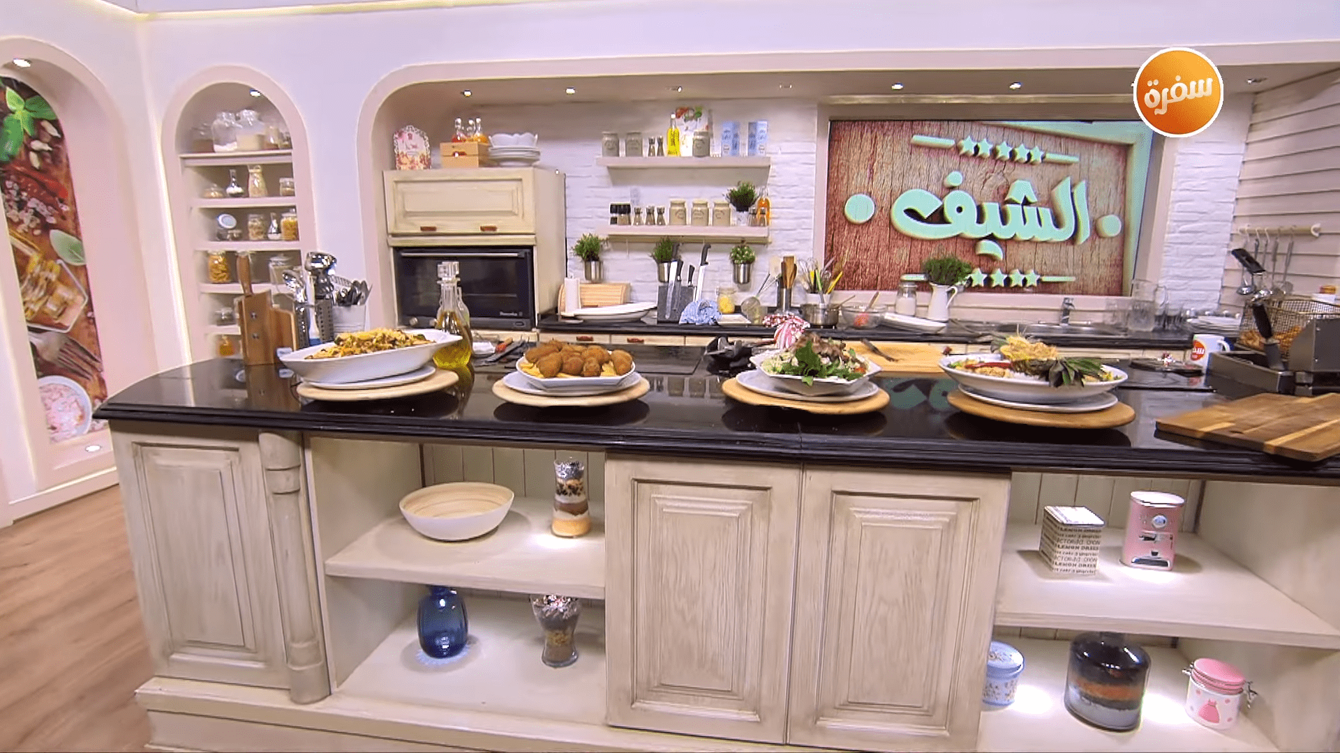 مكرونة بالباذنجان والفلفل - كفتة تونة بالبطاطس - سلطة ستيك بالنعناع