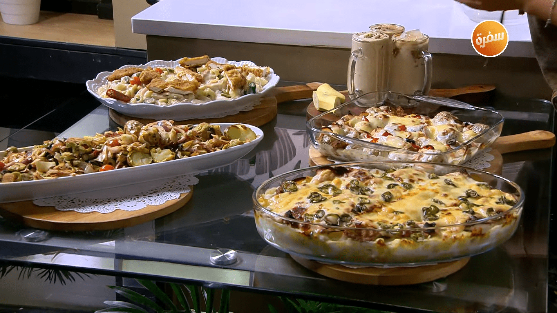 مكرونة بحشو الكوردن بلو - سموذي بالموز والقهوة - سلطة البطاطس الروستو