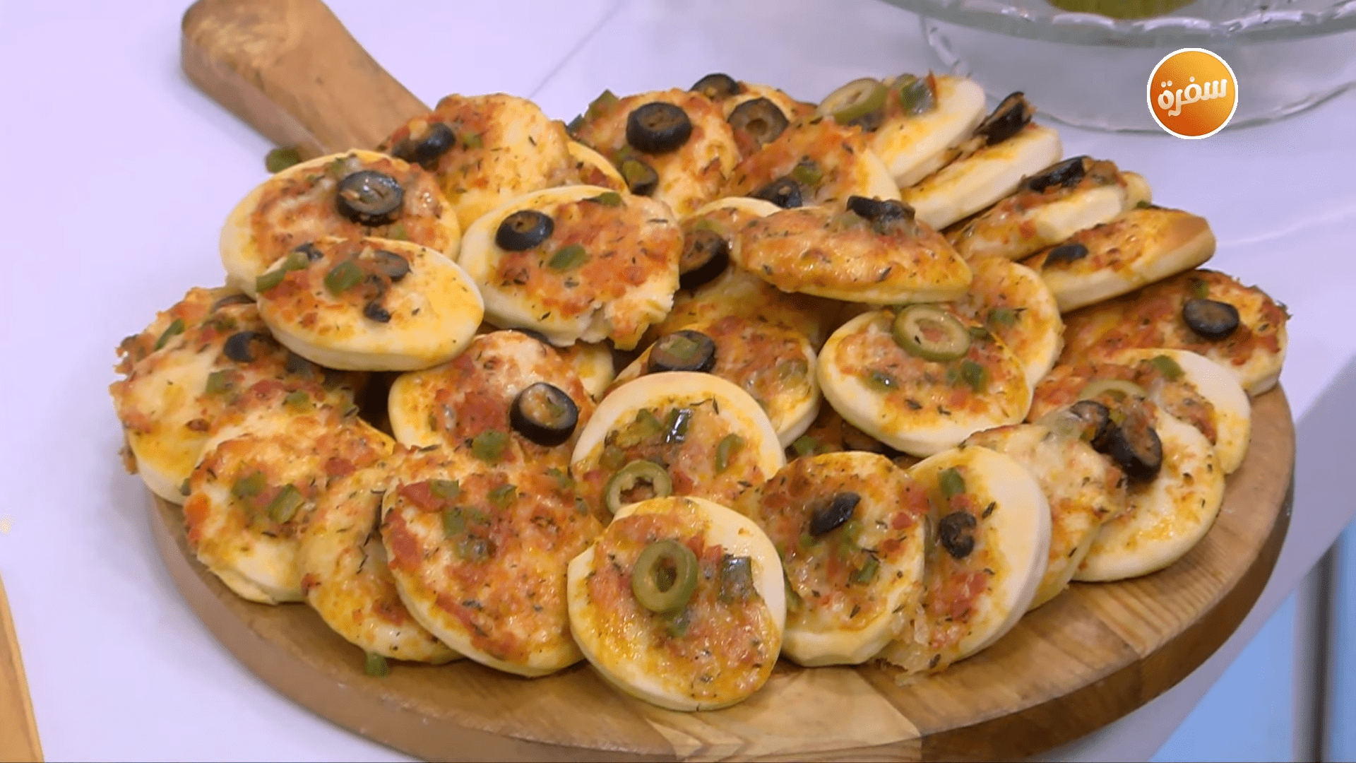 ميني بيتزا - فطير مقلي - جاتوه الكب كيك - بسكوت العسل الأسود