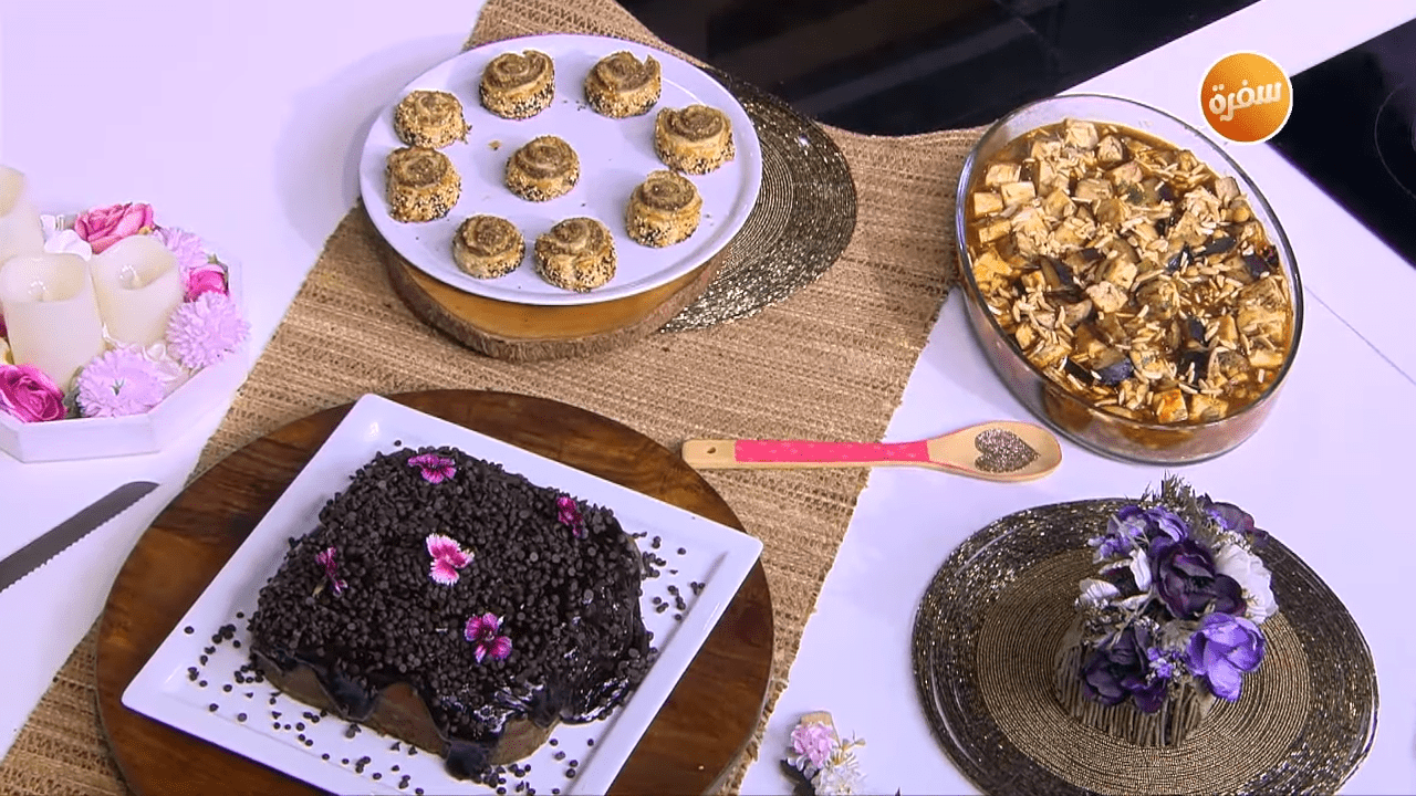 يخنة الباذنجان - كيكة الشوكليت شيبس والموز - زعتر وحلوم رول