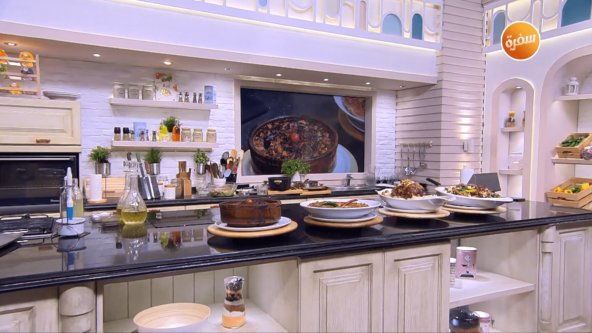 يخني اللحم بالقرنبيط و الفلفل الحار - جلاش بالجبنة و السبانخ