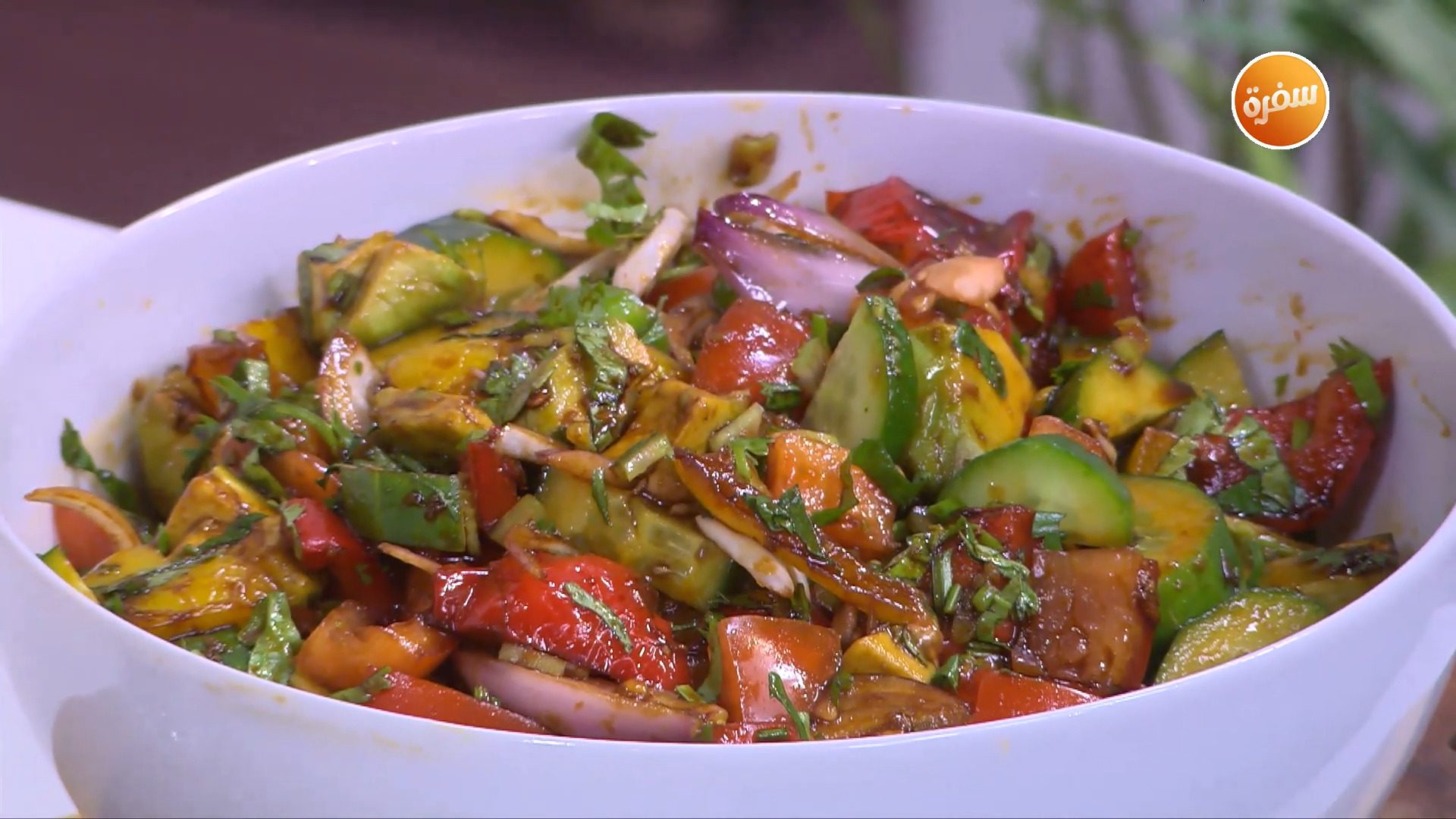 سلطة خضراء بالأفوكادو