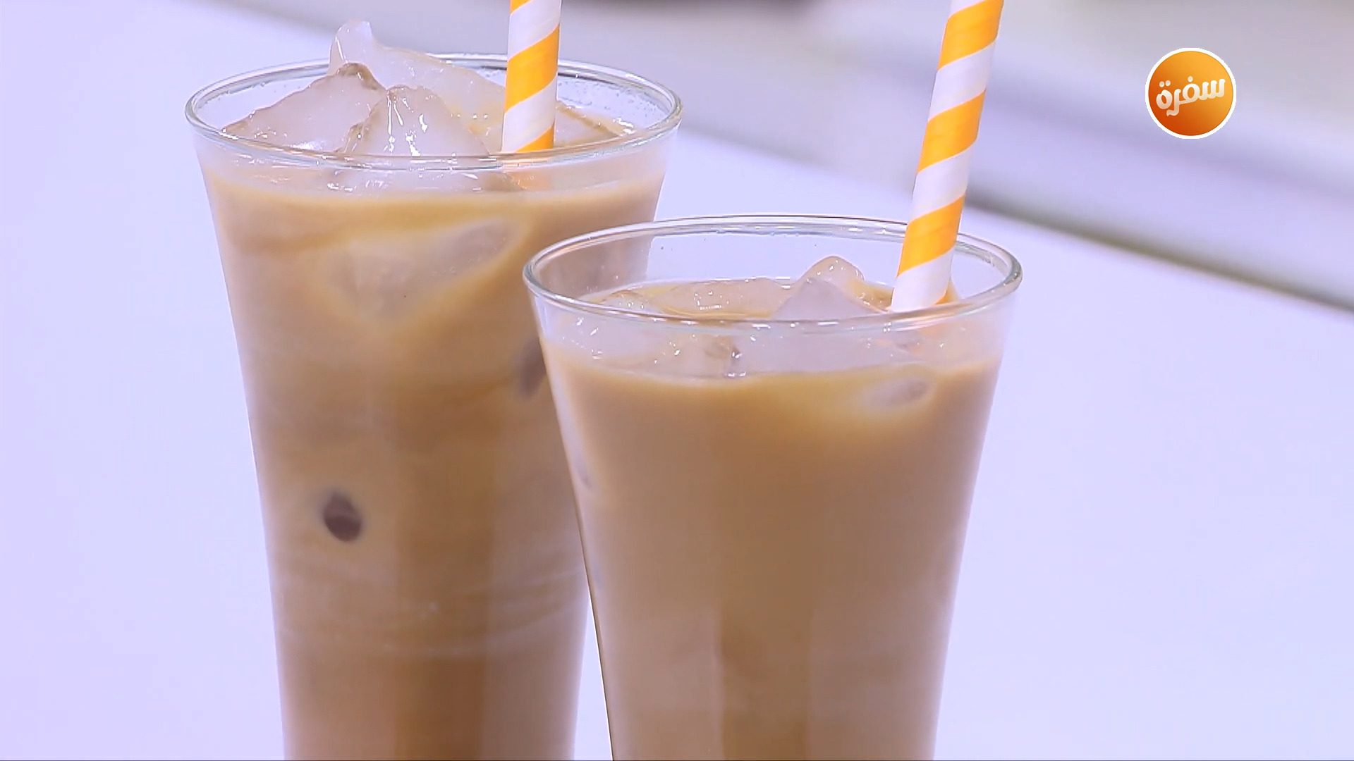 لاتيه بلبن اللوز