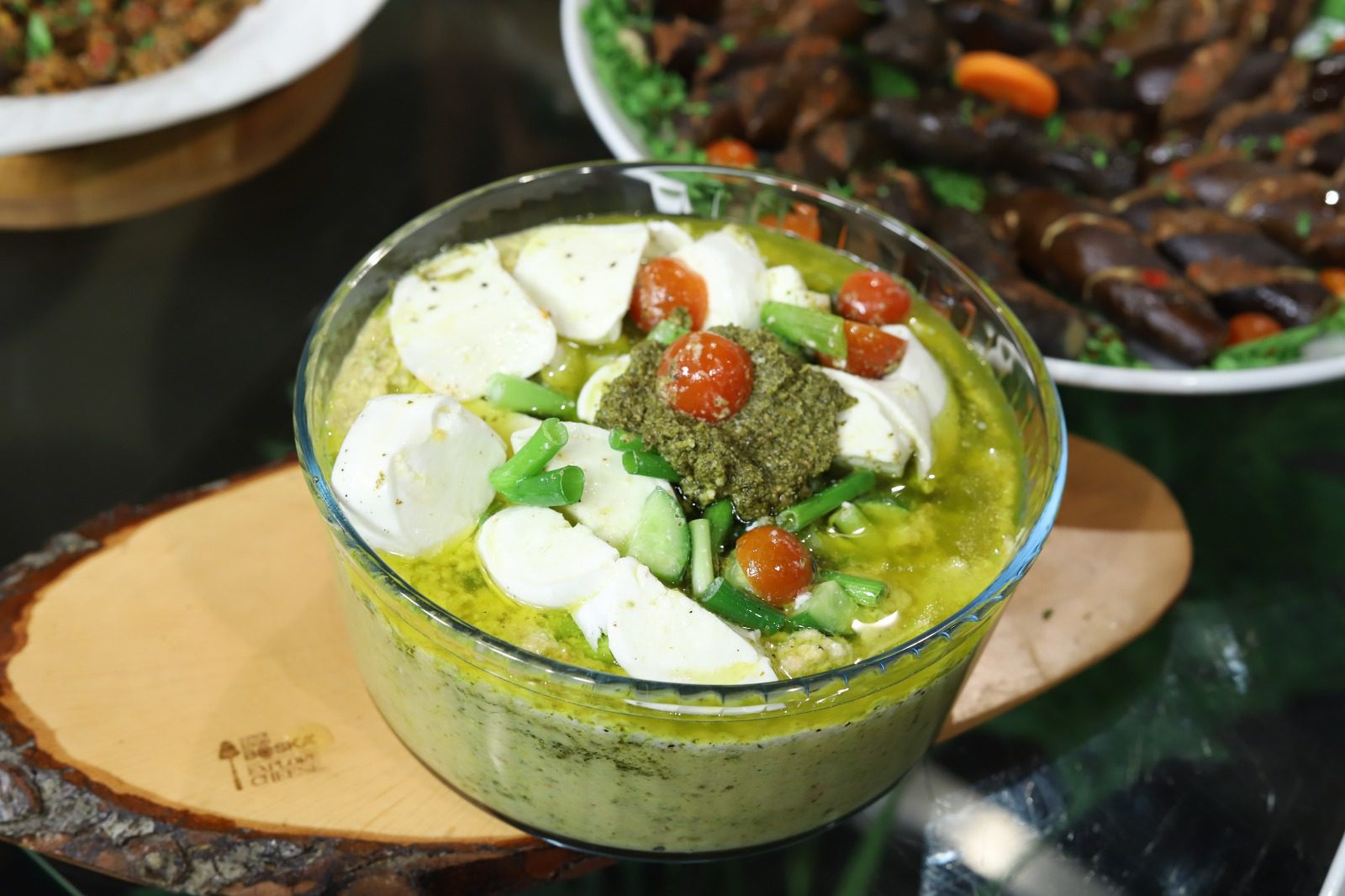 سلطة الحمص بصوص البيستو