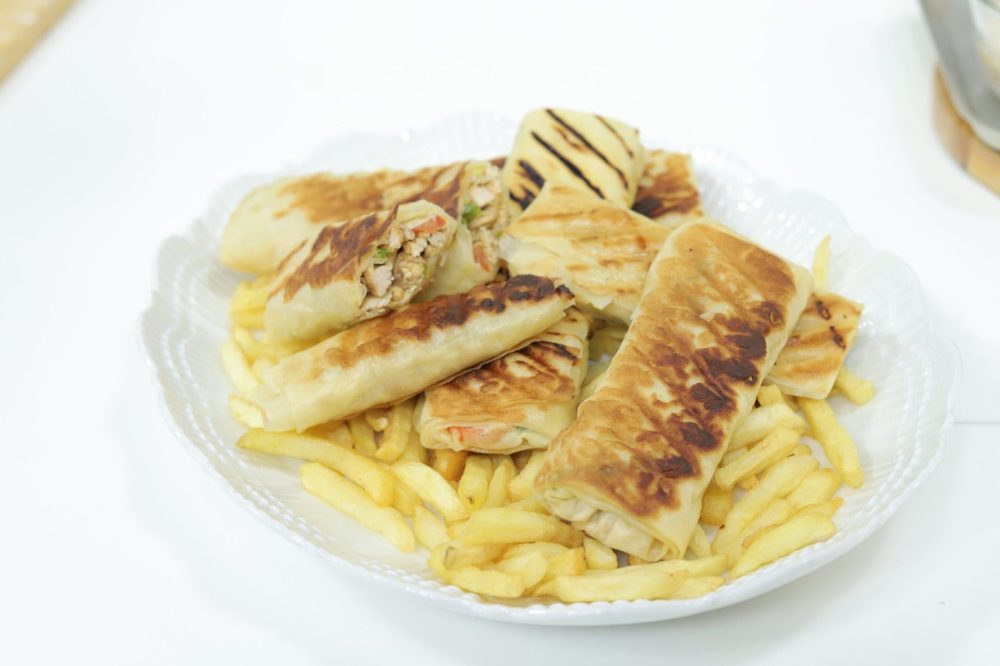 سندوتش شاروما دجاج بالجلاش