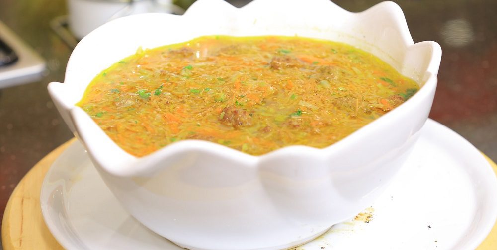 شوربة شعرية بالكفتة