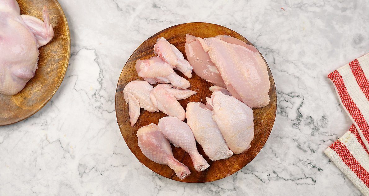 أطباق الدجاج حاضرة دوما في عزومات رمضان بأشكال وأصناف كثيرة، ولكننا سنحاول هذا العام أن نجعل هذه العزومات والأطباق أكثر توفيرا