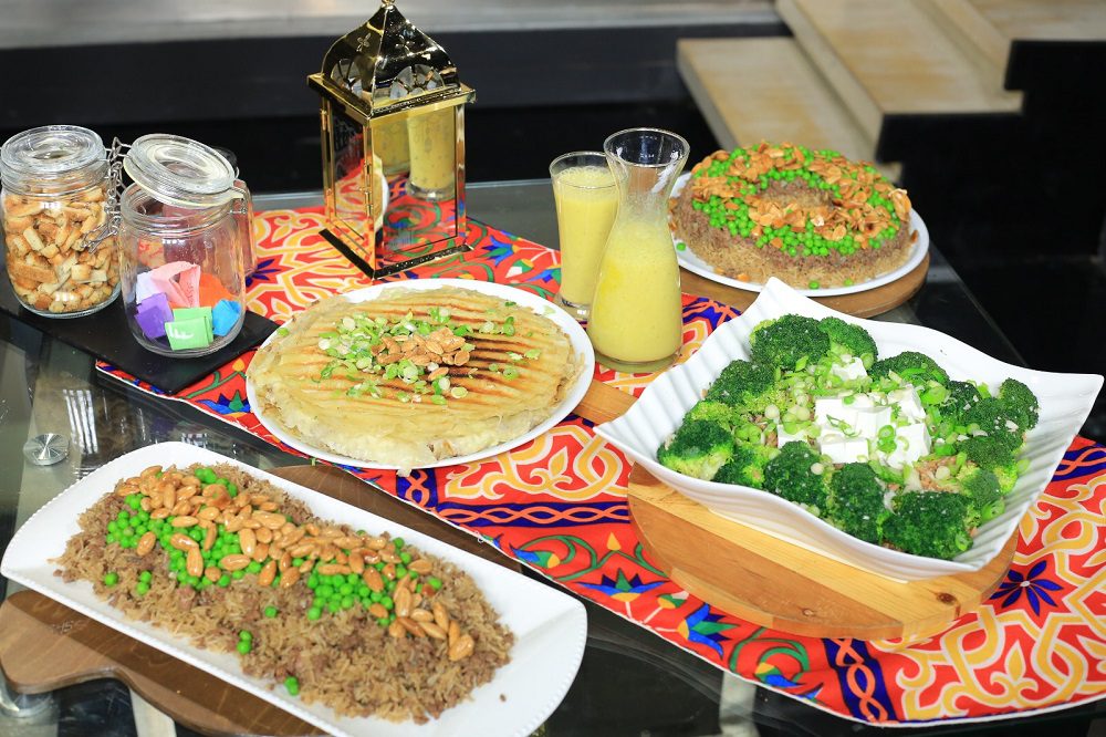 رقاق لحمة بدون فرن - سلطة لسان عصفور - كوكتيل سوبيا بالموز - أرز مبهر