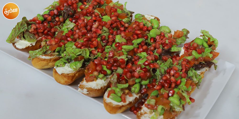 سندوتش لبنة بالطماطم والفول والرمان