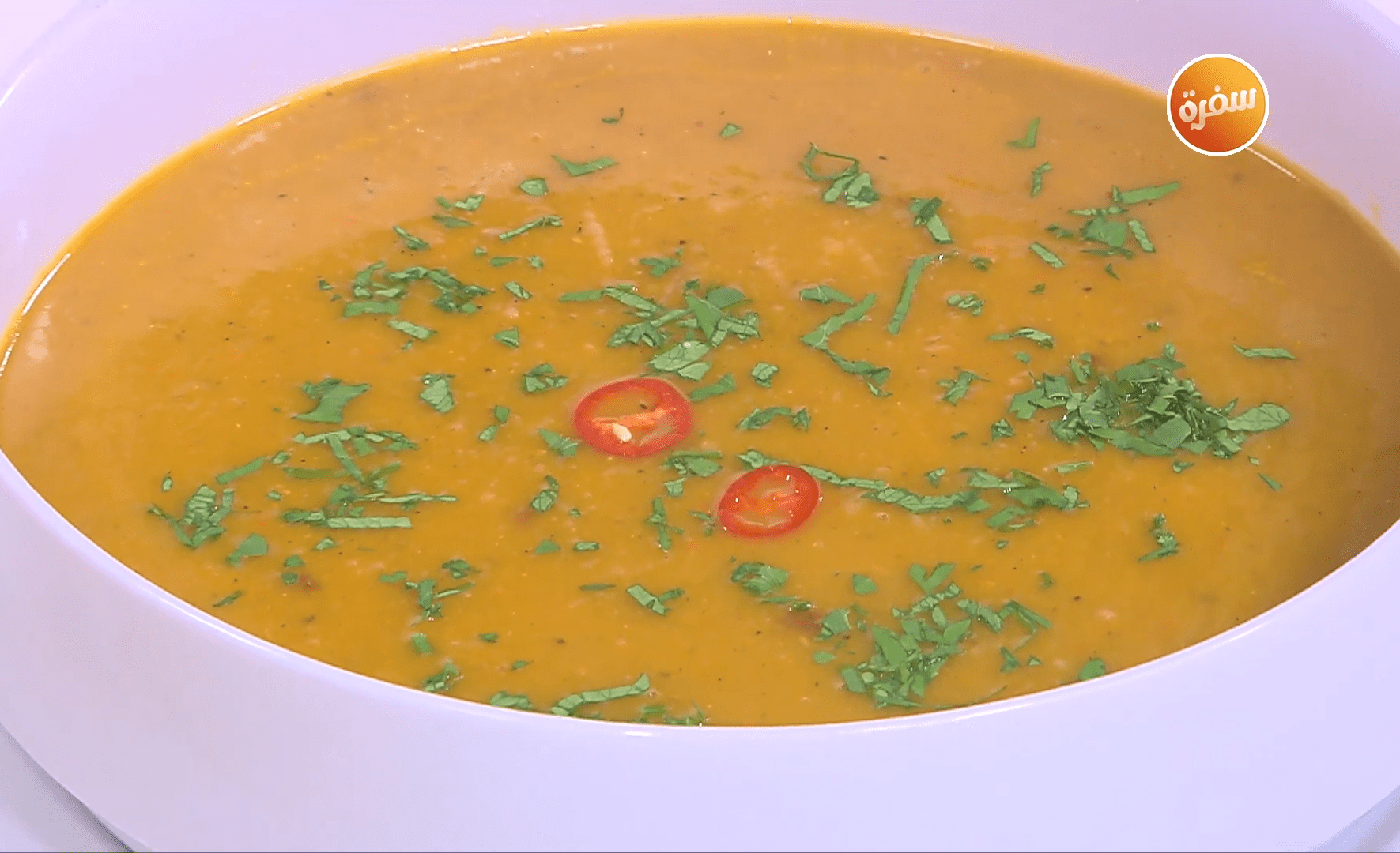 شوربة العدس بالخضار المشوي