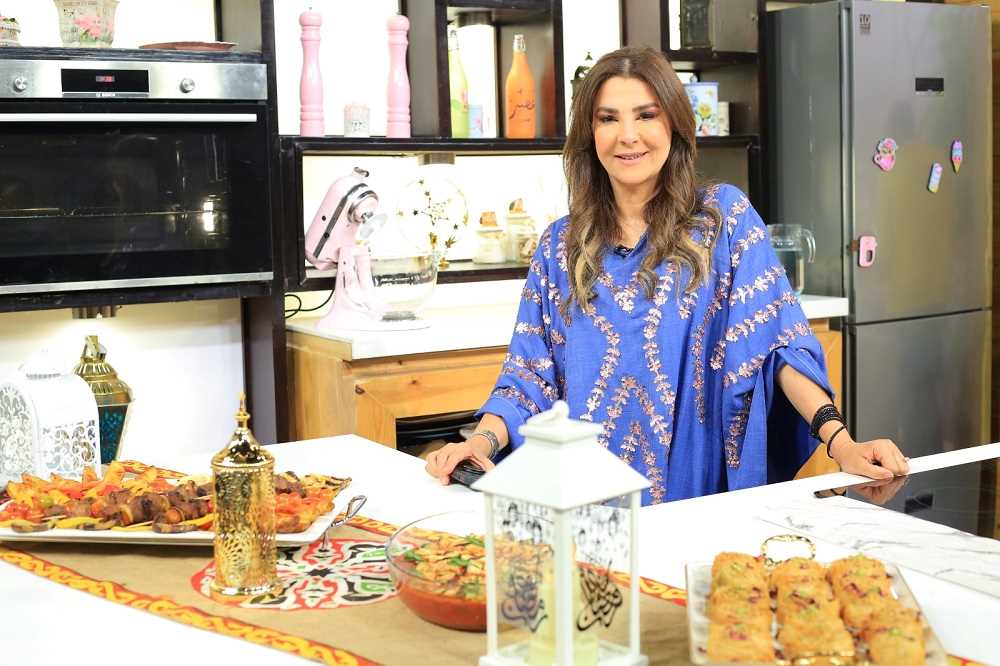 أسياخ اللحم المشوي - باذنجان بالجبن والريحان - وردات البقلاوة بالبندق