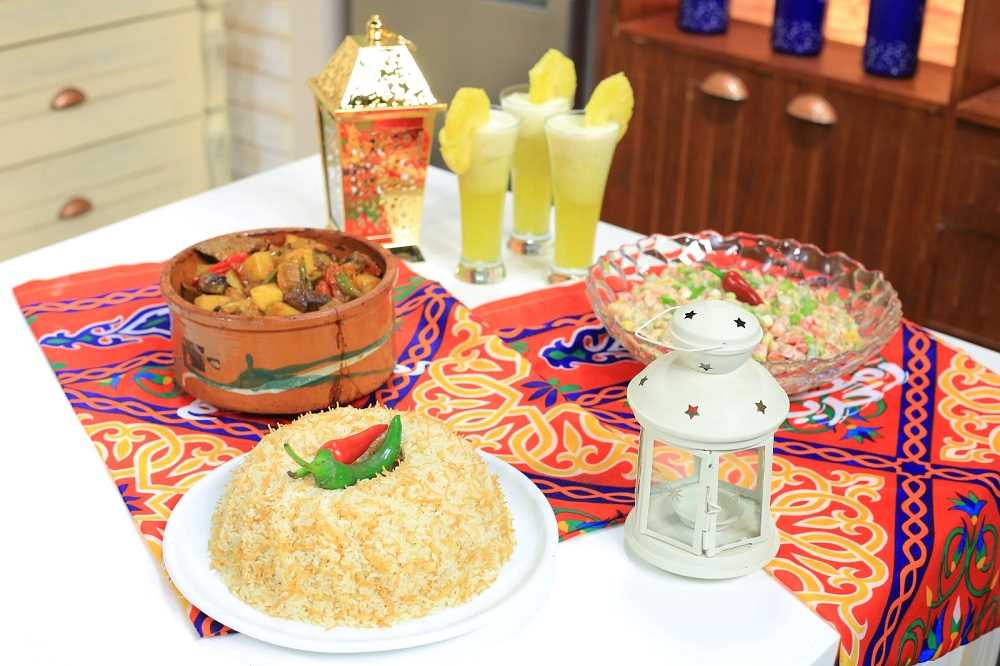 طاجن لحمة بالخضار - سلطة حمص - عصير التفاح بالأناناس والخيار