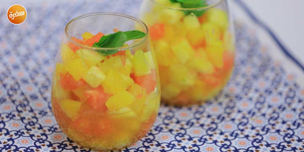أكواب الفواكه بالعسل