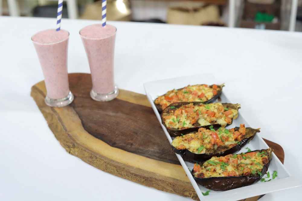 باذنجان بالموتزاريلا - زبادي بالفراولة والشيا