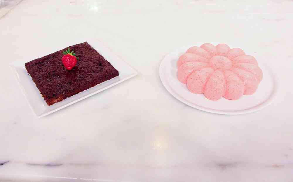 براونيز بسائل اللوبيا - آيس كريم فراولة بسائل الحمص