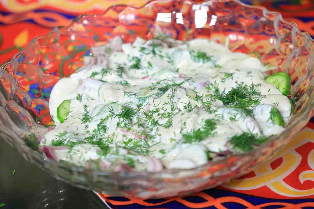 سلطة الخيار الكريمي