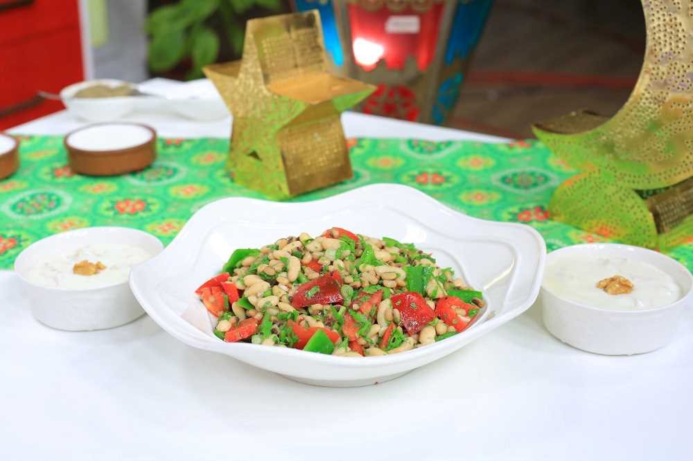 سلطة بقوليات - زبادي بالفواكه المجففة