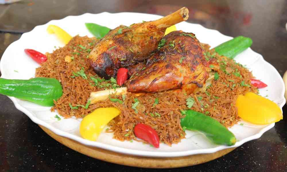 شعرية بالموزة والمكسرات