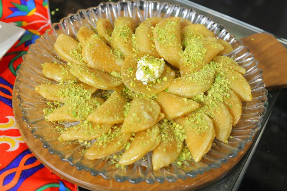 قطايف بالجبنة والعسل