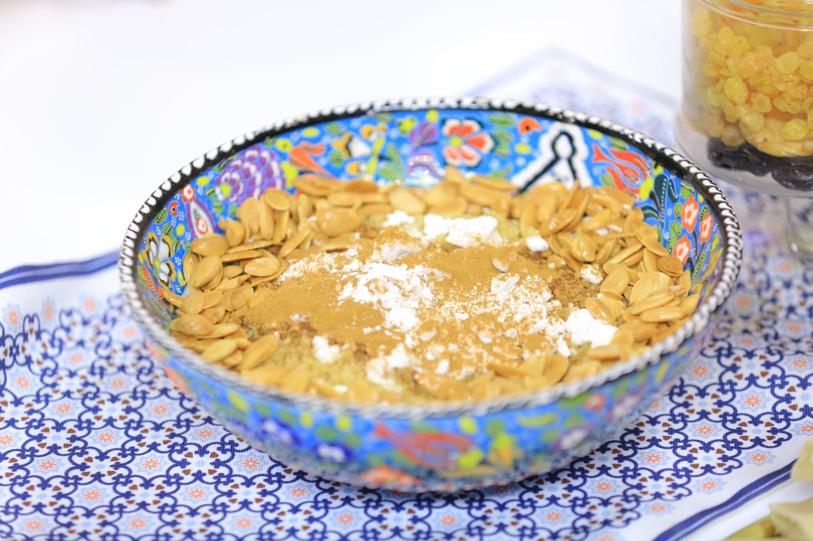 كسكسي حلو مع اللوز والقرفة