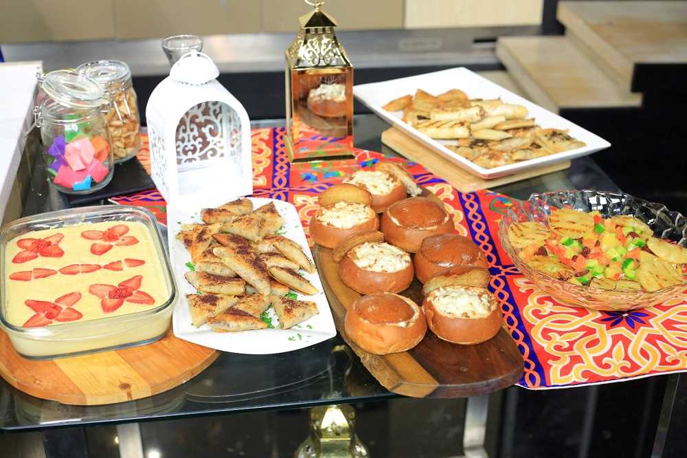 كيزر بحشو الدجاج - سمبوسك مسخن الدجاج - سلطة الأناناس المشوي