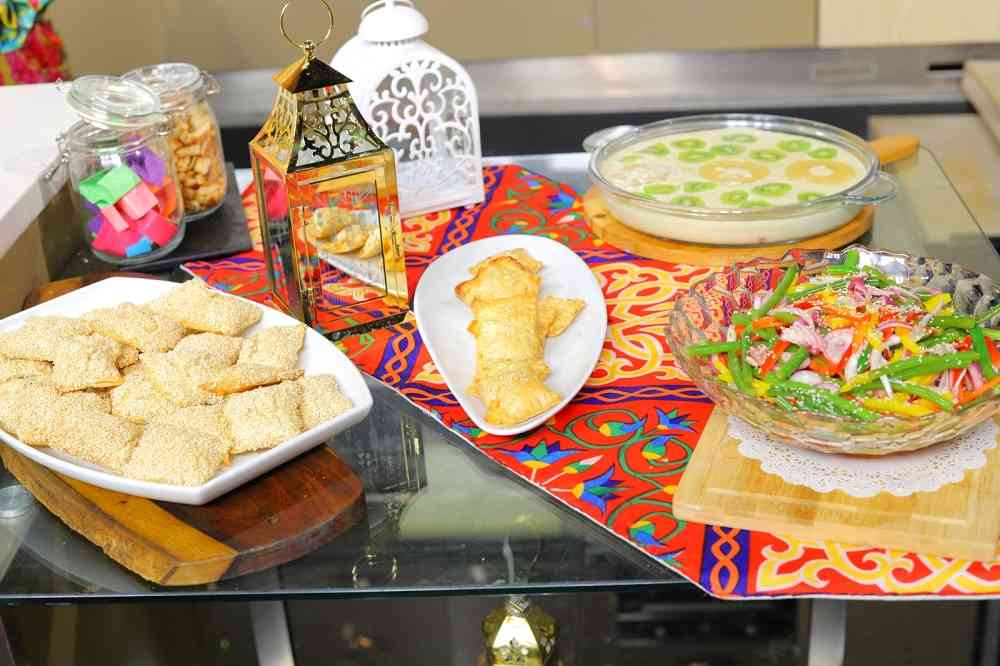 مربعات الباف بيستري بالجبن - سلطة الفاصوليا الخضراء - بودينج الأناناس