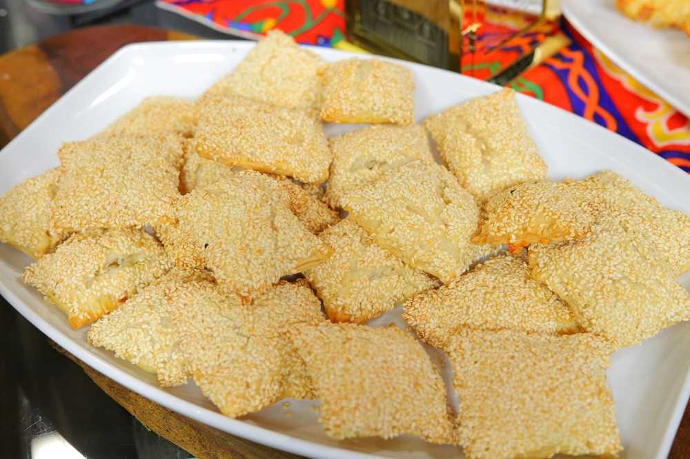 مربعات الباف بيستري بالجبن