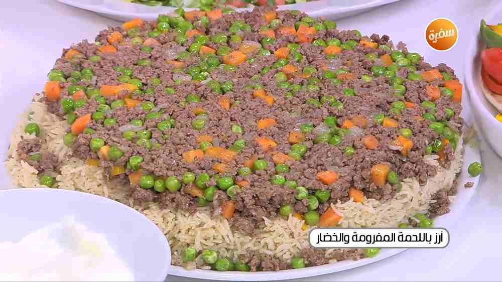 أرز باللحمة المفرومة والخضار