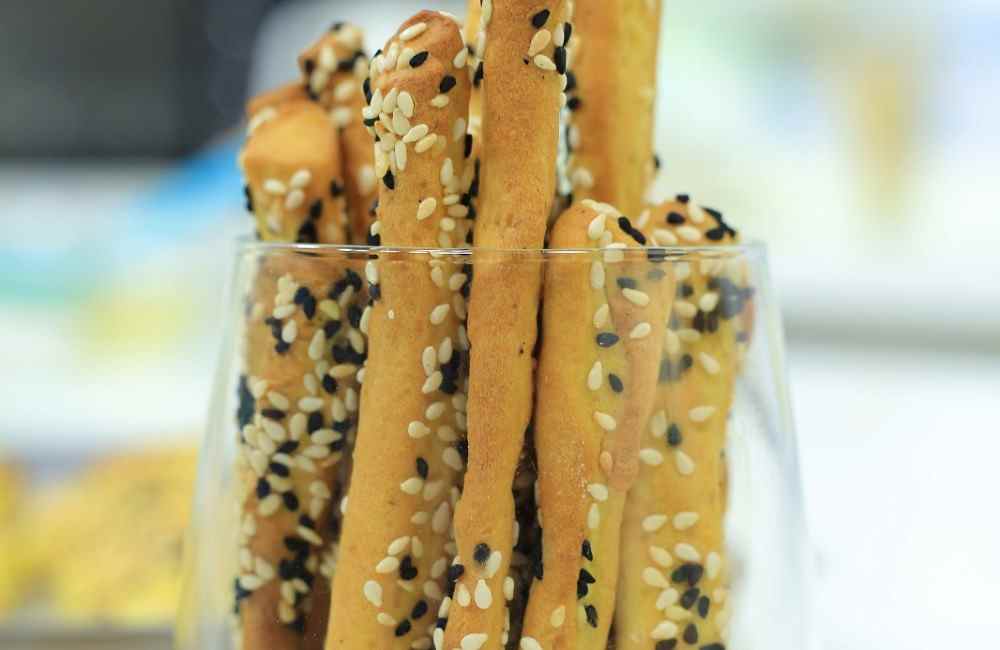 بقسماط بالسمسم وحبة البركة