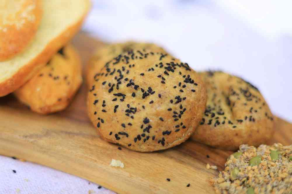 خبز كايزر بدون دقيق