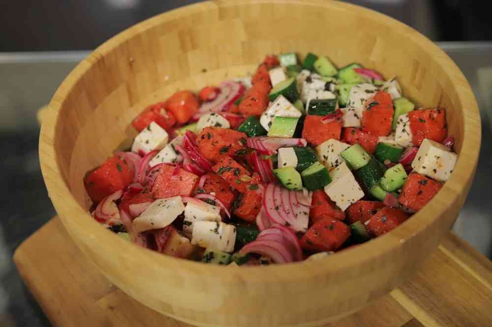 سلطة البطيخ والجبنة