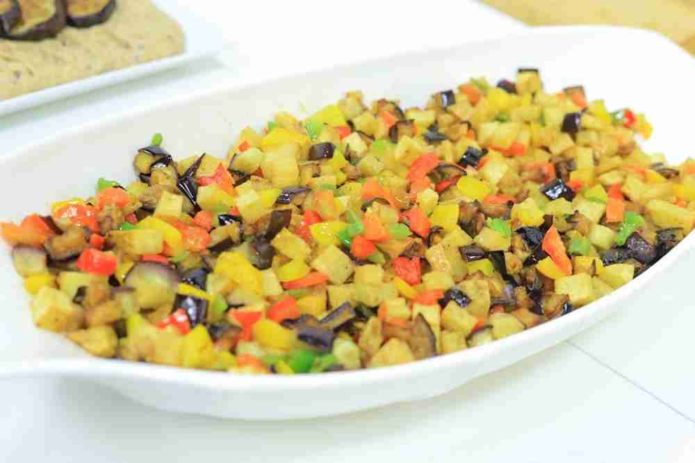 سلطة باذنجان بالبطاطس