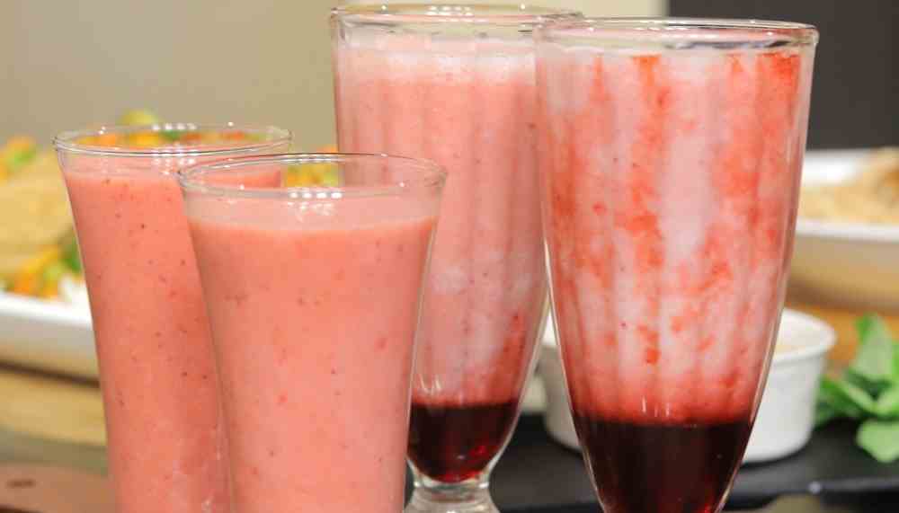 سموذي فراولة بلبن جوز الهند