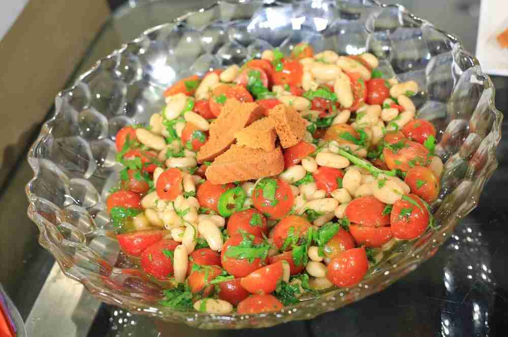 فاصوليا بالثوم والطماطم الشيري