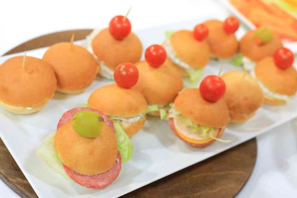 ميني سندوتش بحشوات مختلفة