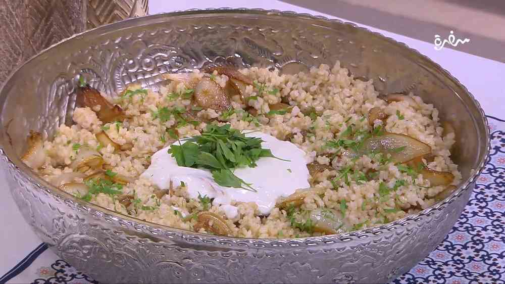أرز بالبصل المكرمل والثوم المشوي