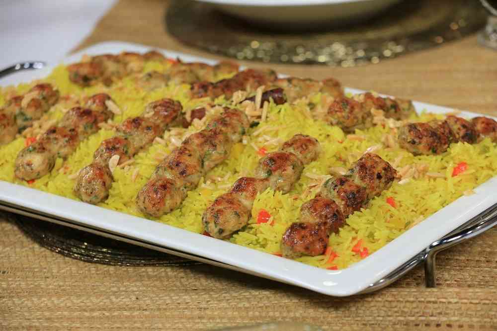 أرز مدخن مع كفتة دجاج