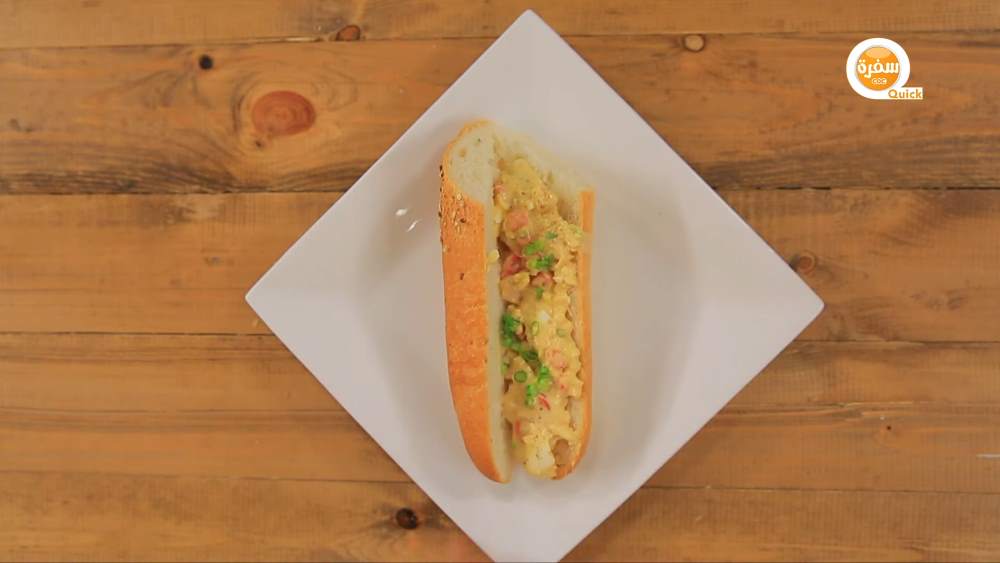 بيض مسلوق بالجبنة واللانشون