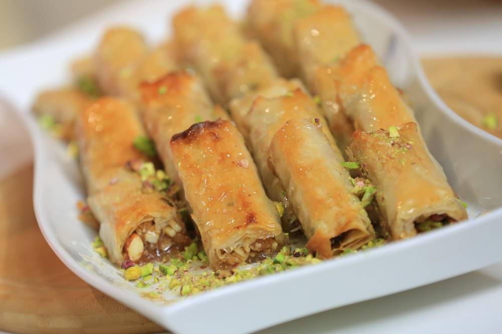 رول الجلاش بالمكسرات