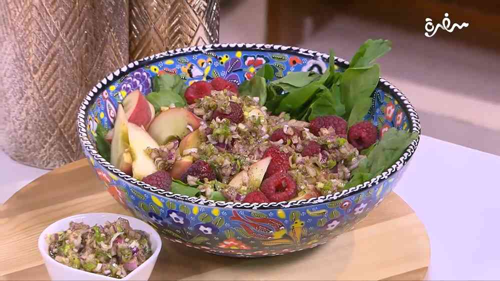 سلطة الخوخ والتوت البلدي